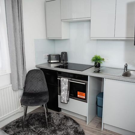 Small But Cozy Studio, Great Tube Connection Londyn Zewnętrze zdjęcie