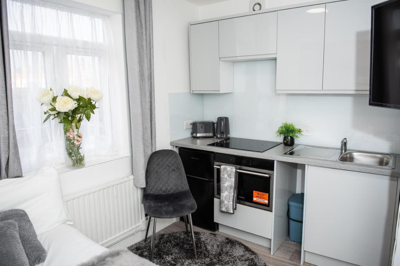 Small But Cozy Studio, Great Tube Connection Londyn Zewnętrze zdjęcie