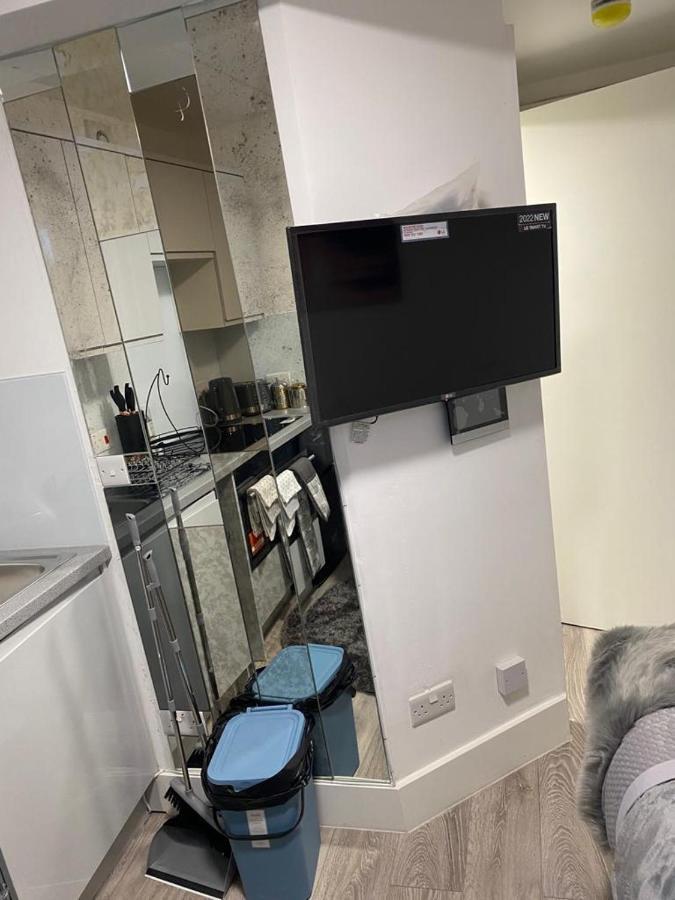 Small But Cozy Studio, Great Tube Connection Londyn Zewnętrze zdjęcie